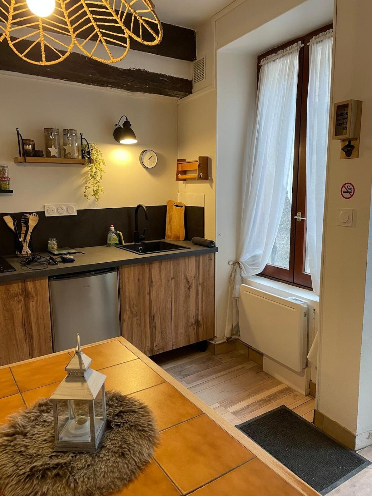 "La Petite Maison" Triplex Au Centre Ville - Les Terres Du Roy Avallon Exteriör bild