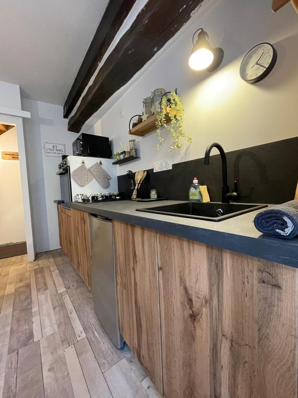 "La Petite Maison" Triplex Au Centre Ville - Les Terres Du Roy Avallon Exteriör bild